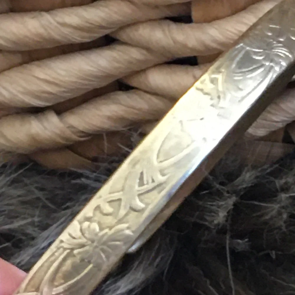 Victorian era 18CT gold ball end torque bangle